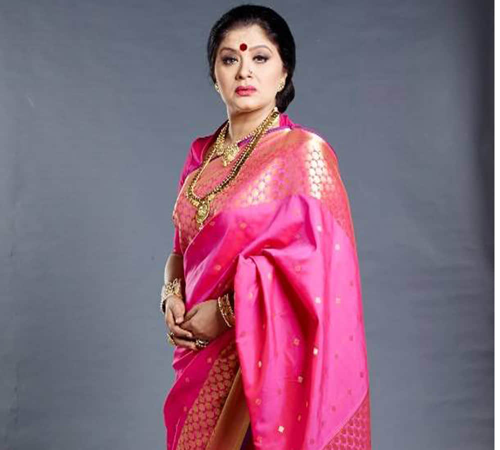 Sudha chandran asked to remove prosthetic limb at airport for security checkup actress appealed pm modi
