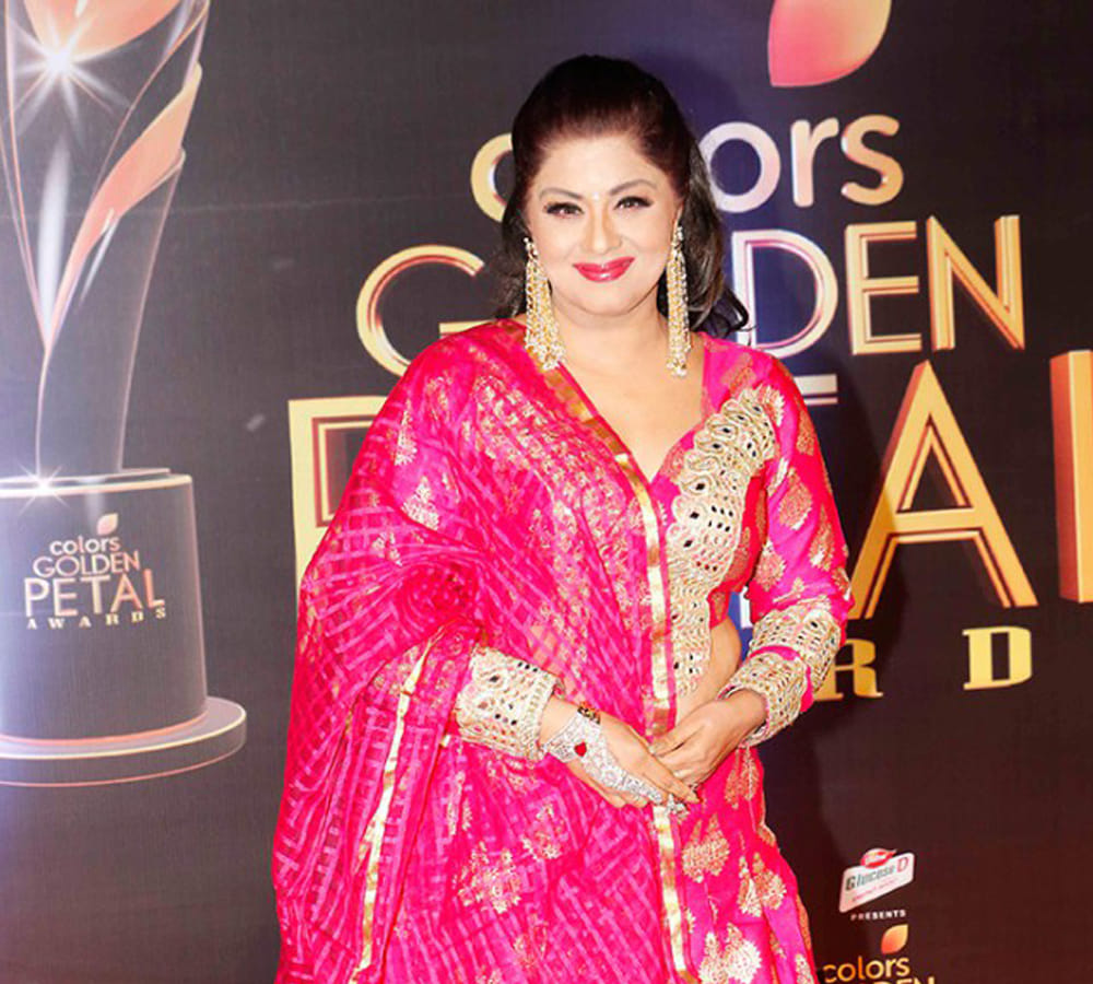 When 'Naagin 2' actress Sudha Chandran's father touched her feet