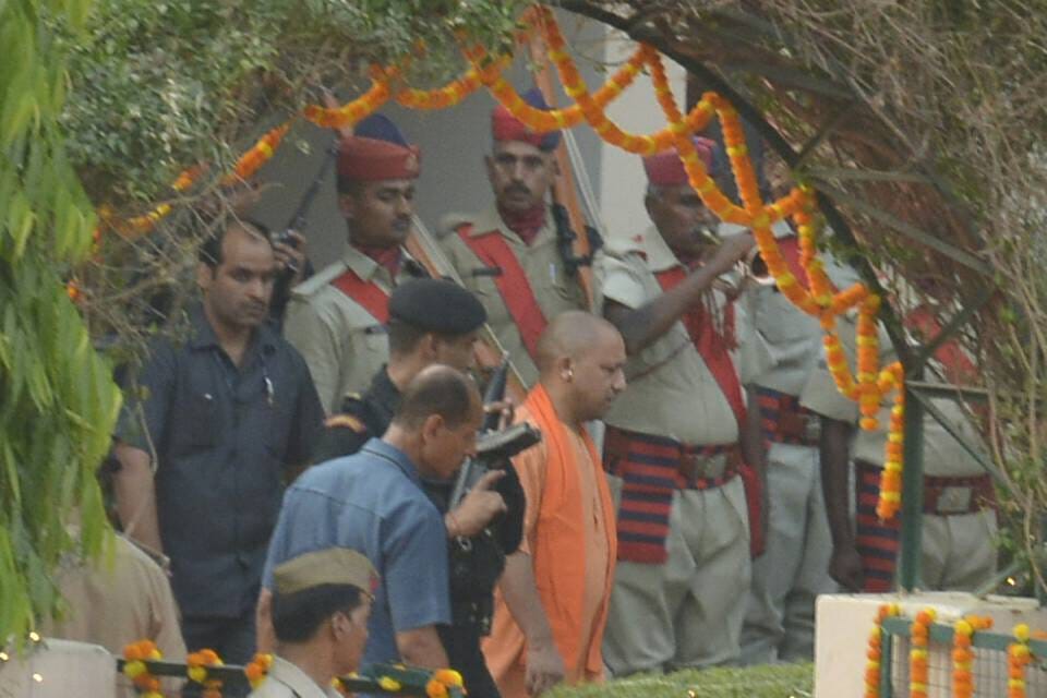 cm yogi adityanth in varanasi