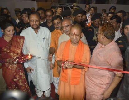 cm yogi attend dinner party at varanasi
