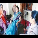 पार्वती गुप्ता और महिला थानाध्यक्ष रेहाना यासमीन 
