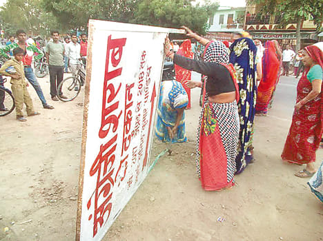 Subversion in protest against the opening of liquor contracts
