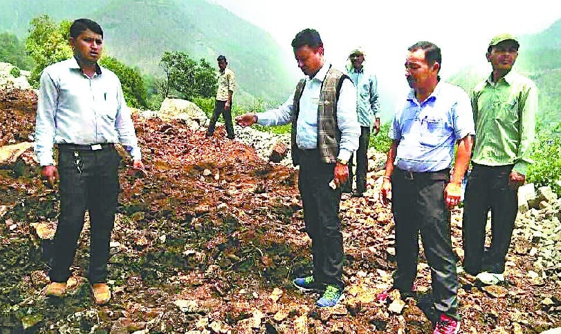 Soaking the soil of the cupakot-milk road