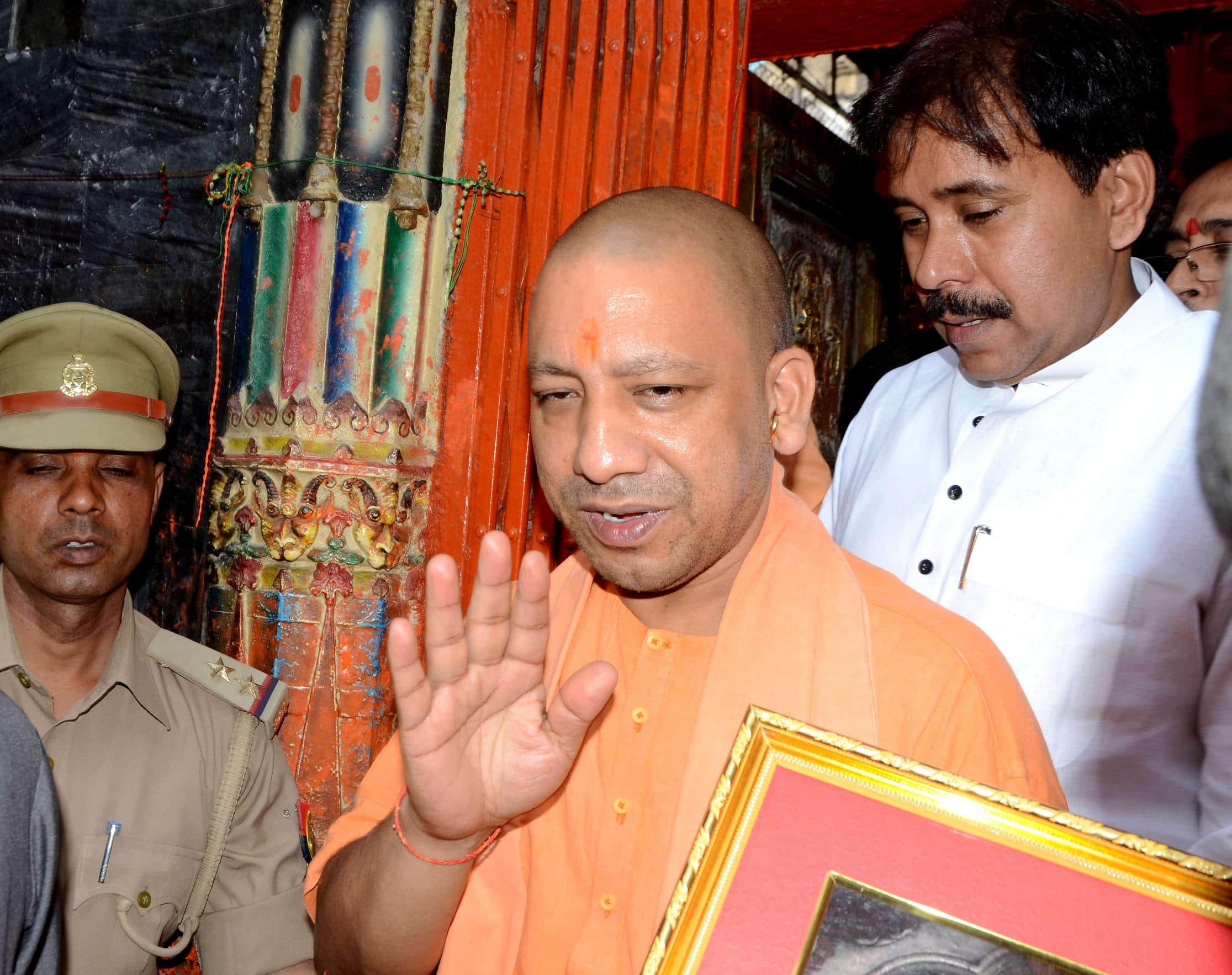 Yogi spent twenty six hours in PM parliamentary constituency Varanasi, see 10 pictures 