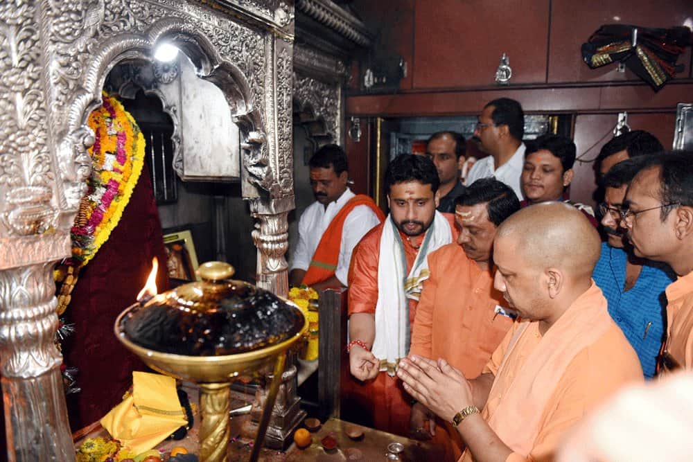 Yogi spent twenty six hours in PM parliamentary constituency Varanasi, see 10 pictures 