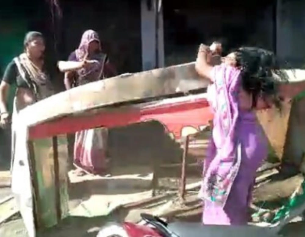  woman doing Weird things in road 
