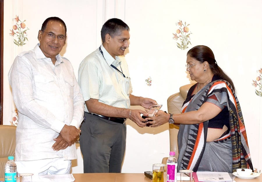 vasundhara raje gets digital leader of the year award