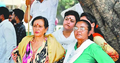  congress march against modi government, police Use of lathi charge