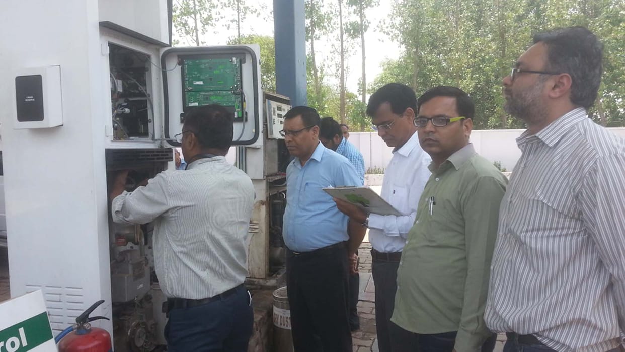 Tehsildar investigates petrol pumps
