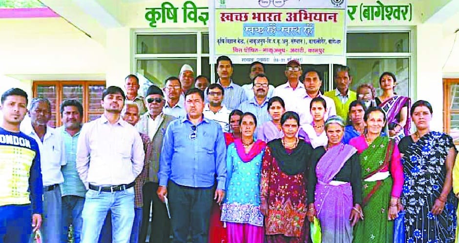 Tells farmers the techniques of scientific farming of kharif crops