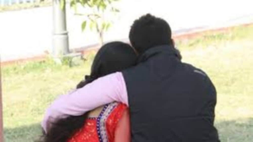 Mau boyfriend had gone to meet the girl friend, the villagers beat him