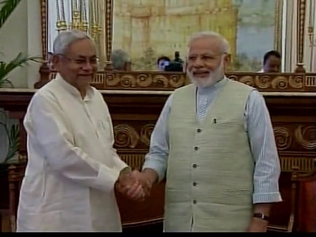 Pm modi and nitish yet again together on lunch 