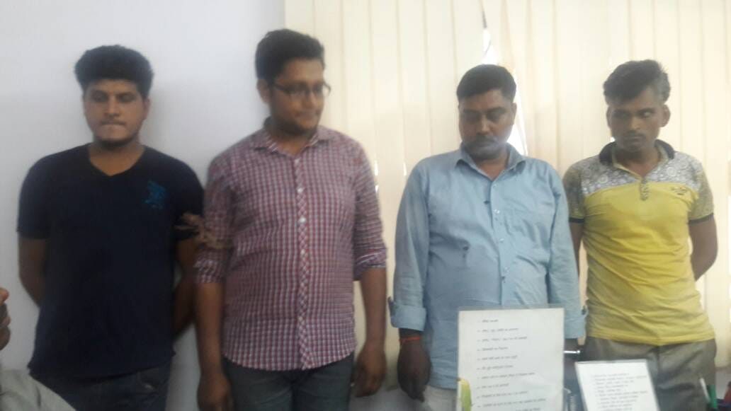 agra police arrested five cheaters on complaints