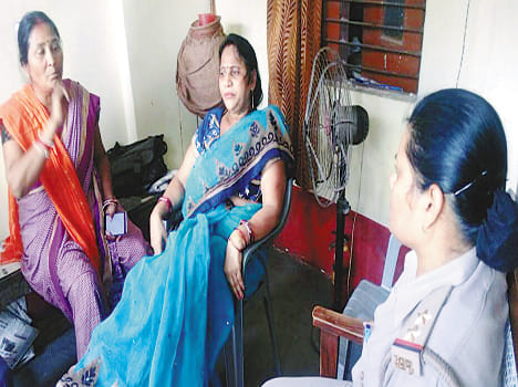 BJP woman leader seizes militant in Chaki