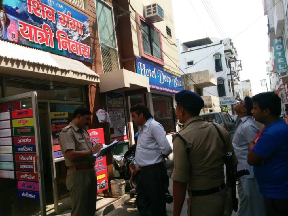 boy suicide in hotel in haridwar