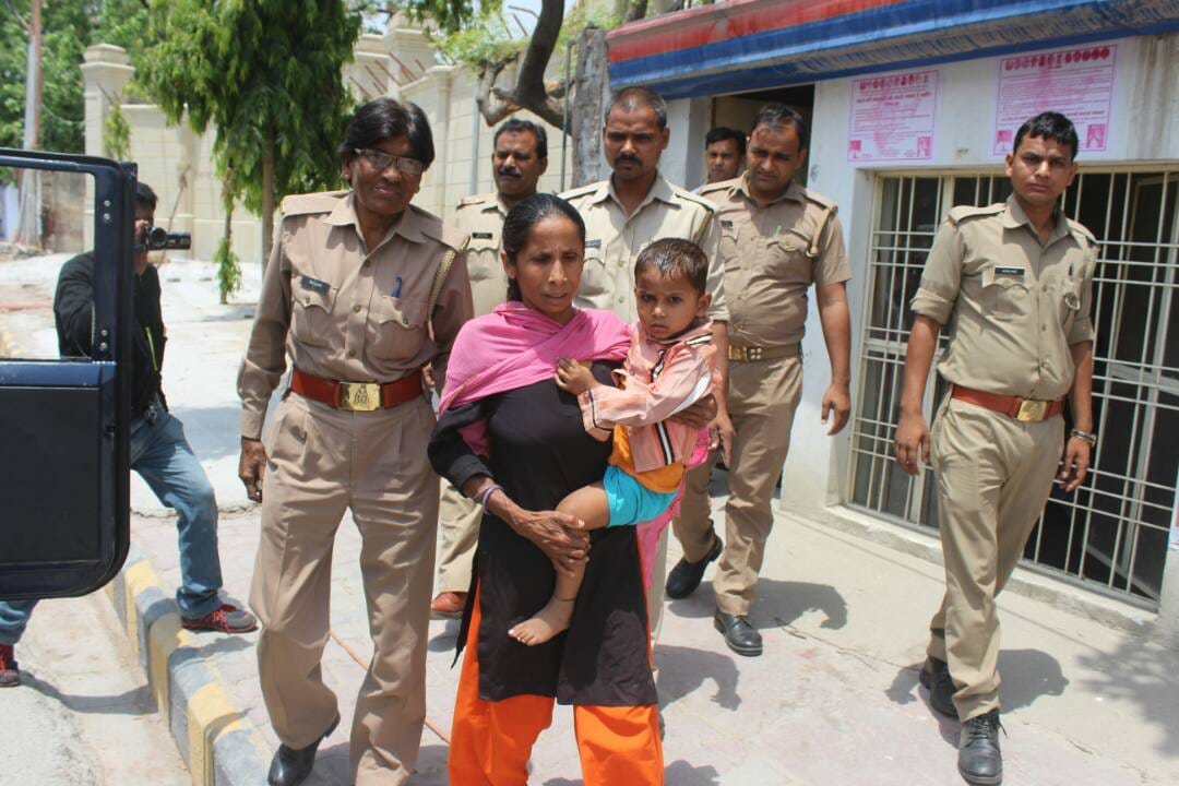 woman tried to commit suicide infront of vidhan sabha