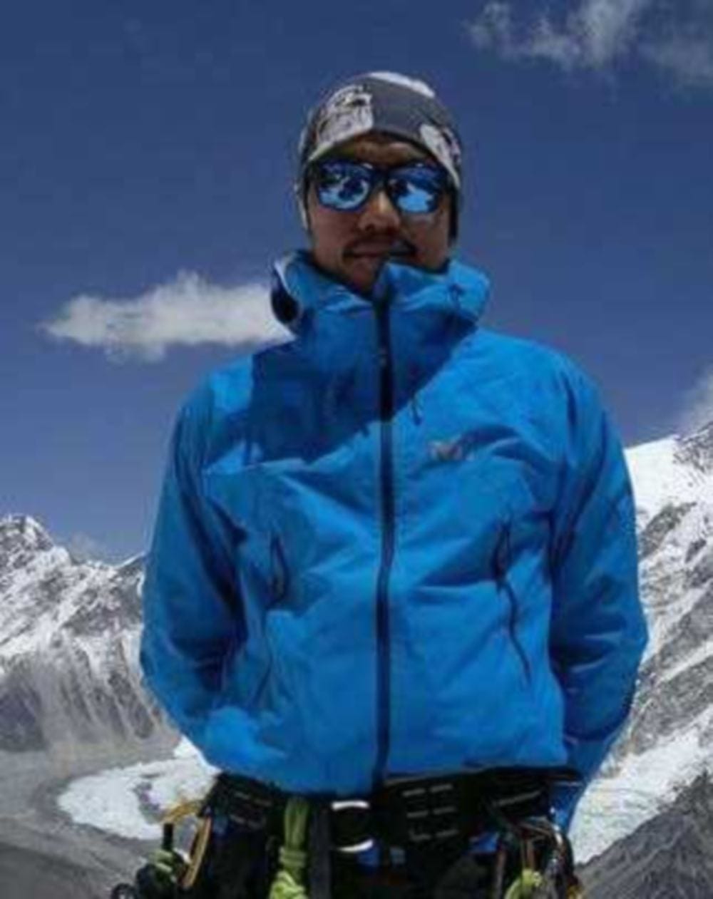 Padmashri lavaraj reached Everest peak with his team