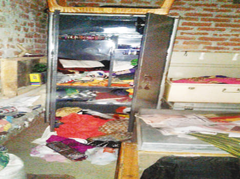 Thieves stole goods from three houses
