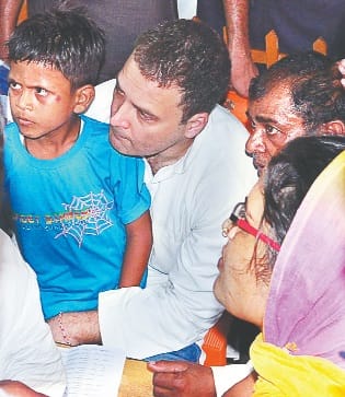 bachhe ko god mein baithakar jaana shabbirpur ka such