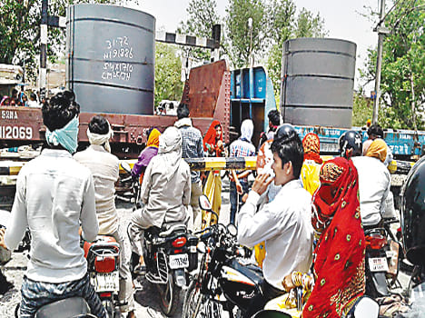 Signal suddenly red, driver imposed Emergency break