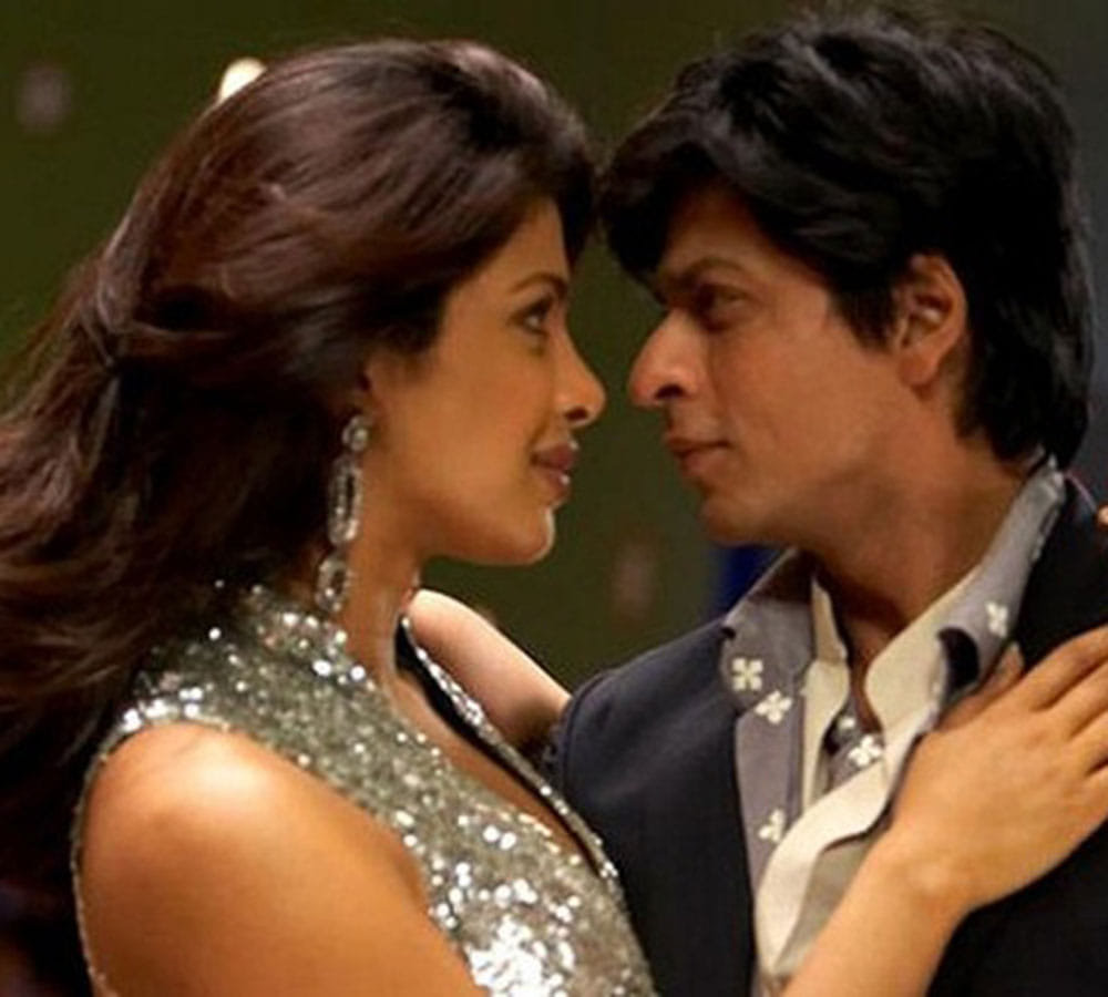 Priyanka Chopra jacket report first LIKES and then UN-LIKES tweet on Shah Rukh Khan