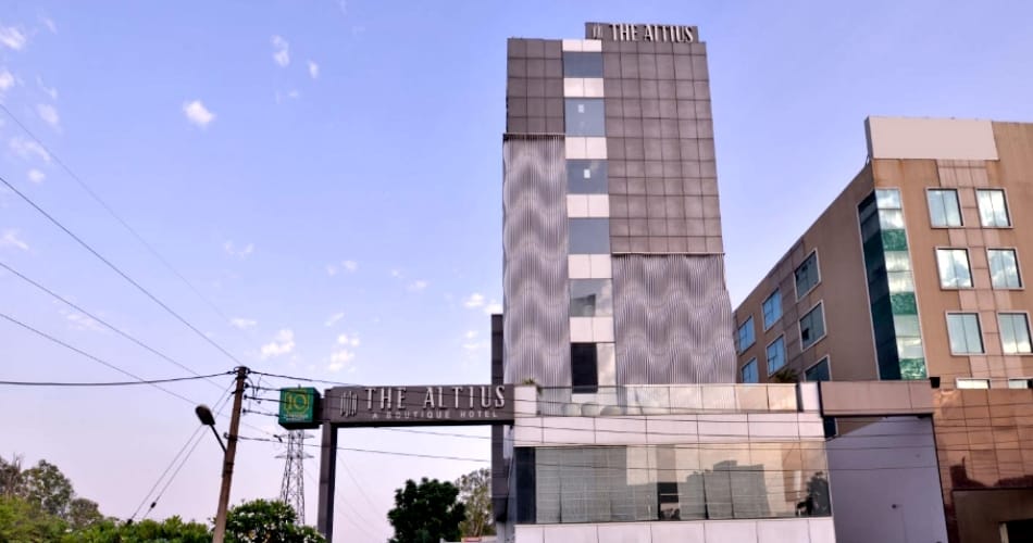 Cook trapped in the elevator of Altius Hotel for 40 minutes