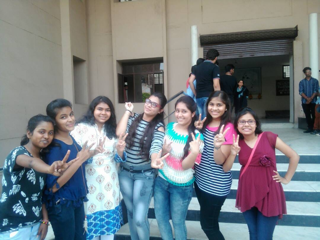 cbse student enjoying in agra after result