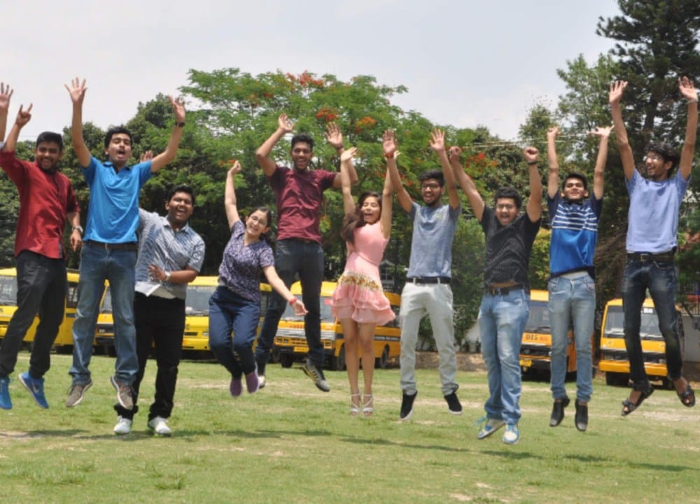 Farhan in highschool, Puru Topper in Inter