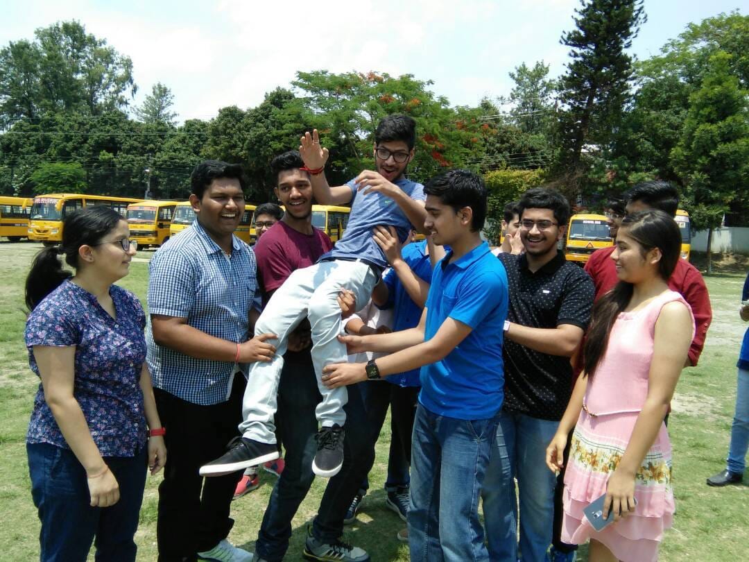 cbse 12th class result 2017 toppers