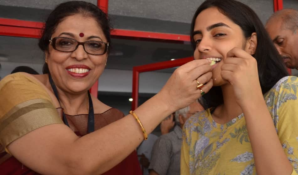 cbse 12 result 2017 decleared, students celebration in delhi