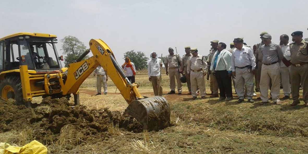 forest department recovers hundred acare forest land at chandauli