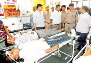 truck bus accident in manjhanpur