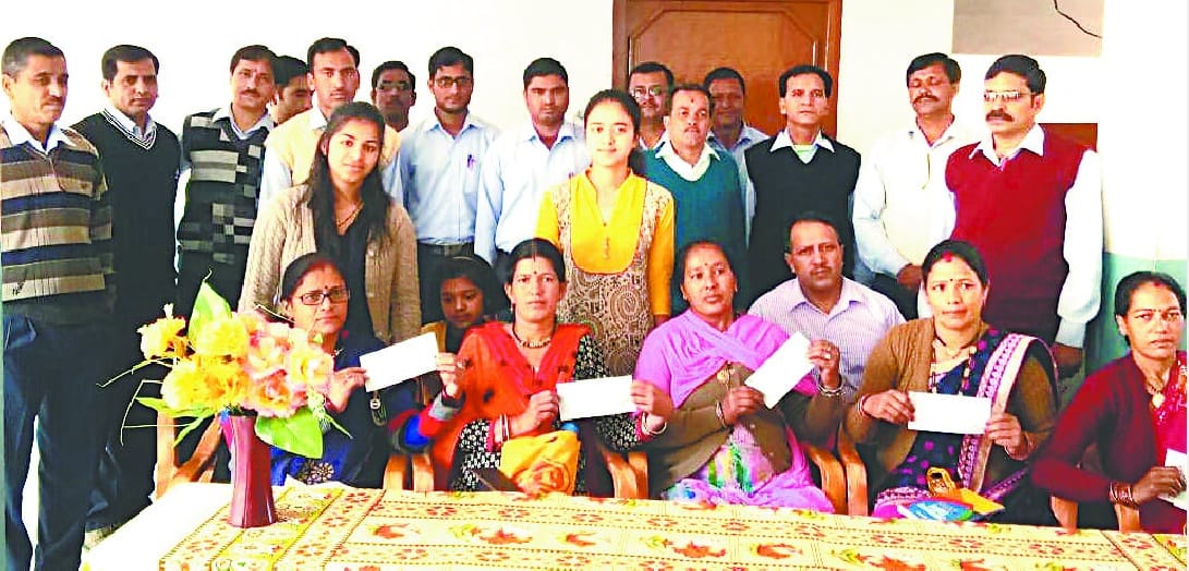 Maternal grandmothers rewarded with meritorious students
