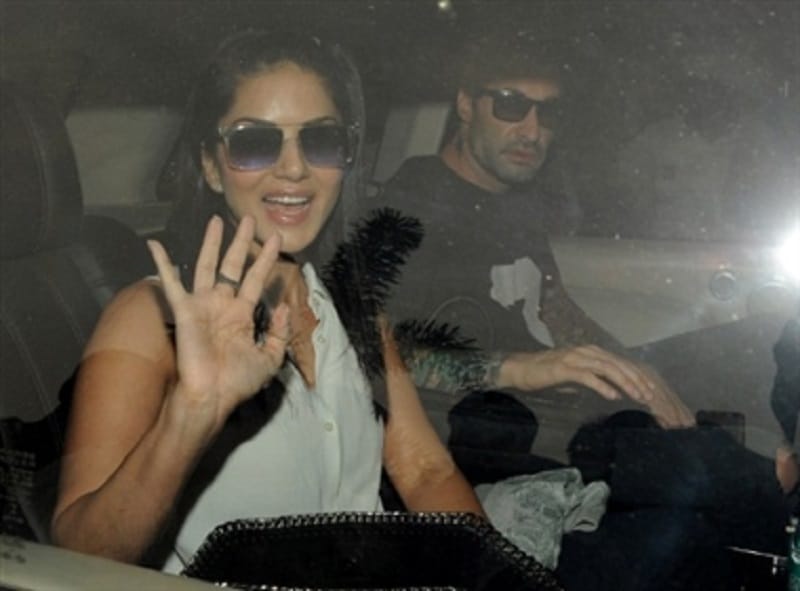 sunny leone ranchi fashion show row bouncers misbehave with public