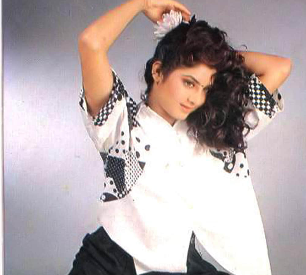 Divya Bharti was cast as female lead for 'Mohra', post her death Raveena Tandon was signed