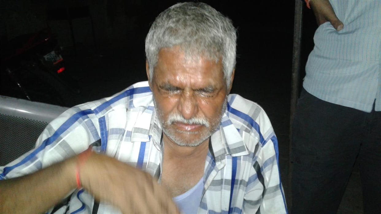hathras,Try to snatch the bag by slamming pepper in the eyes