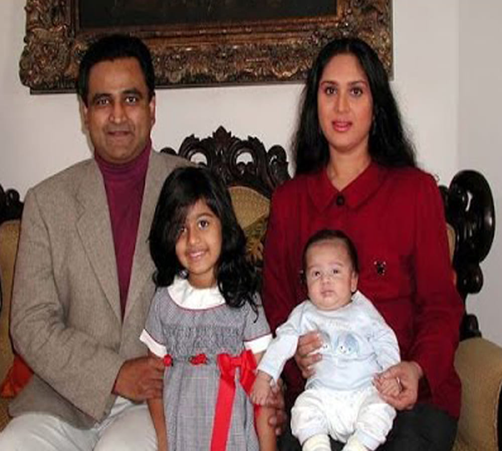 90s actress Meenakshi Seshadri spotted in Driving Licence Renew line no one recognize her