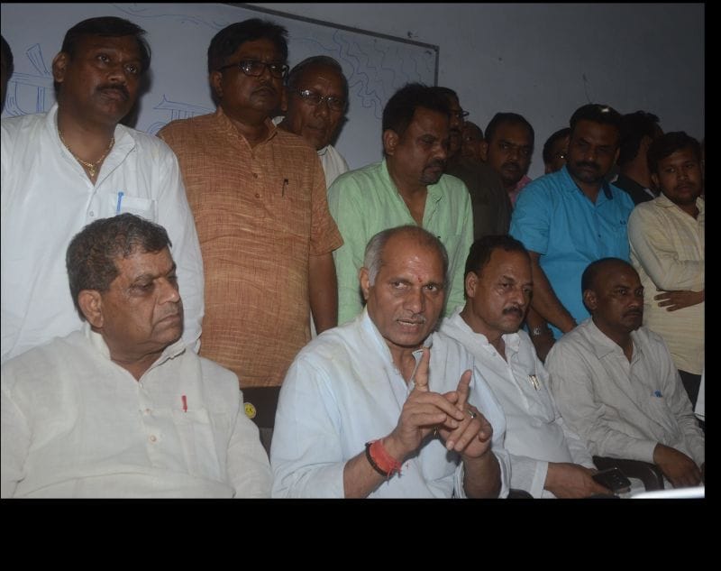 bedaag sarakaar modee kee sabase badee upalabdhi: dharmapaal