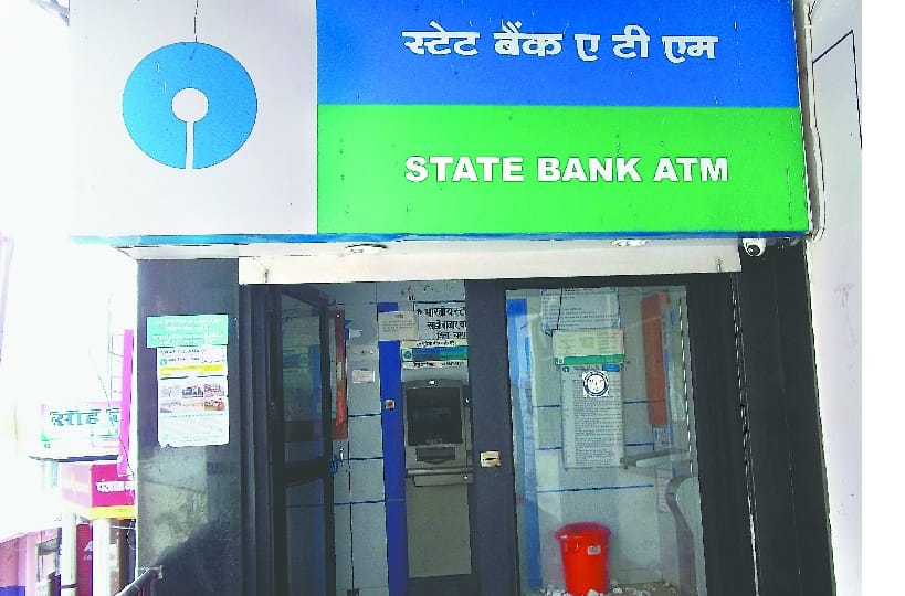 Lack of cash, most ATMs show-piece