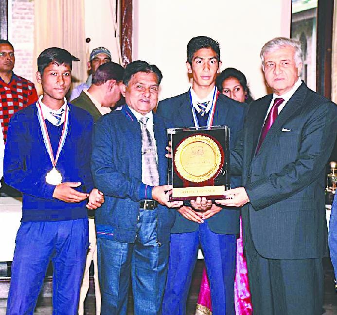 Dinesh Overall Winner in Governors Cup Golf Tournament