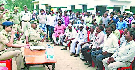 People from two communities who came face-to-face in Bahajuiya