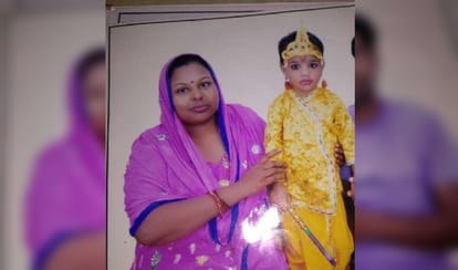 cluster bus hits auto in delhi, 2 and half years old girl dies