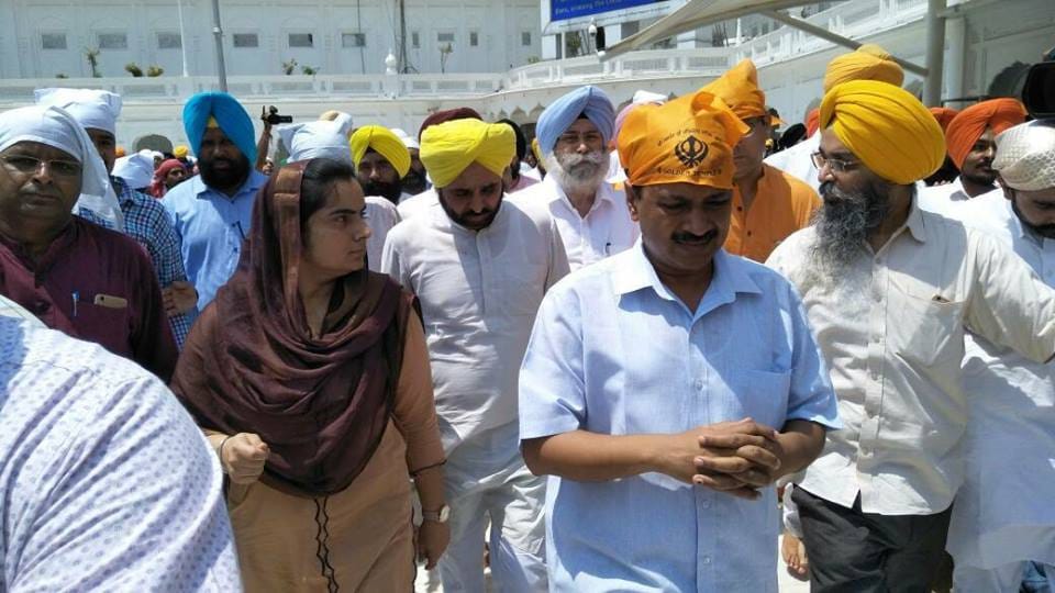 Arvind Kejriwal Visits Golden Temple, Amritsar news