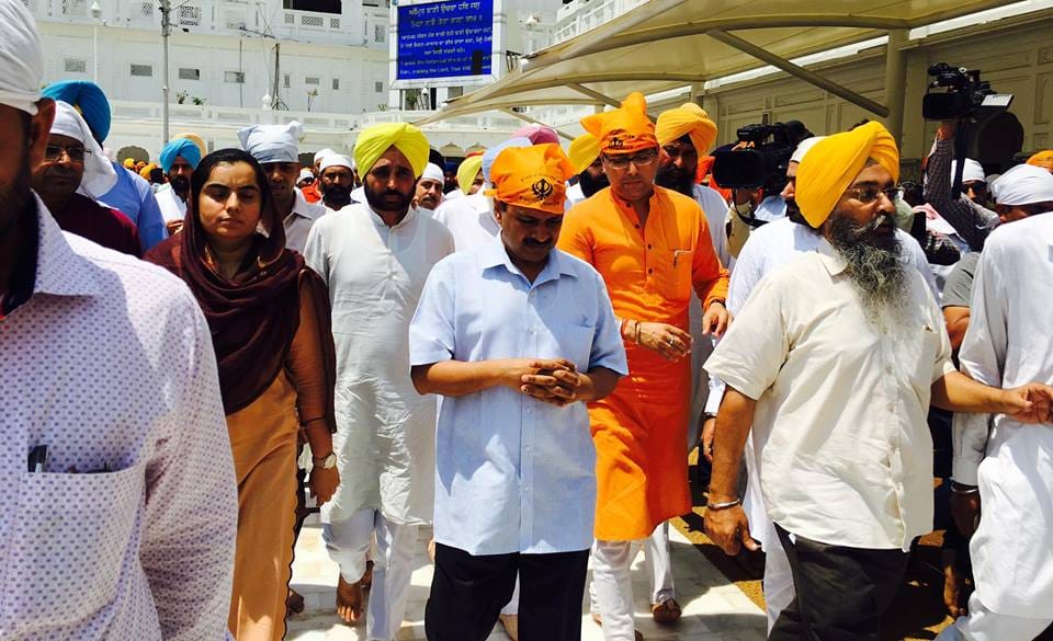 Arvind Kejriwal Visits Golden Temple, Amritsar news