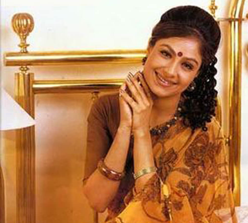 ayesha jhulka birthday special know about Aamir Khan actress  Ayesha Jhulka