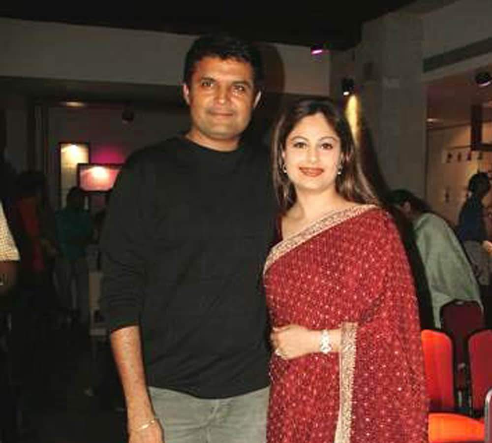 ayesha jhulka birthday special know about Aamir Khan actress  Ayesha Jhulka