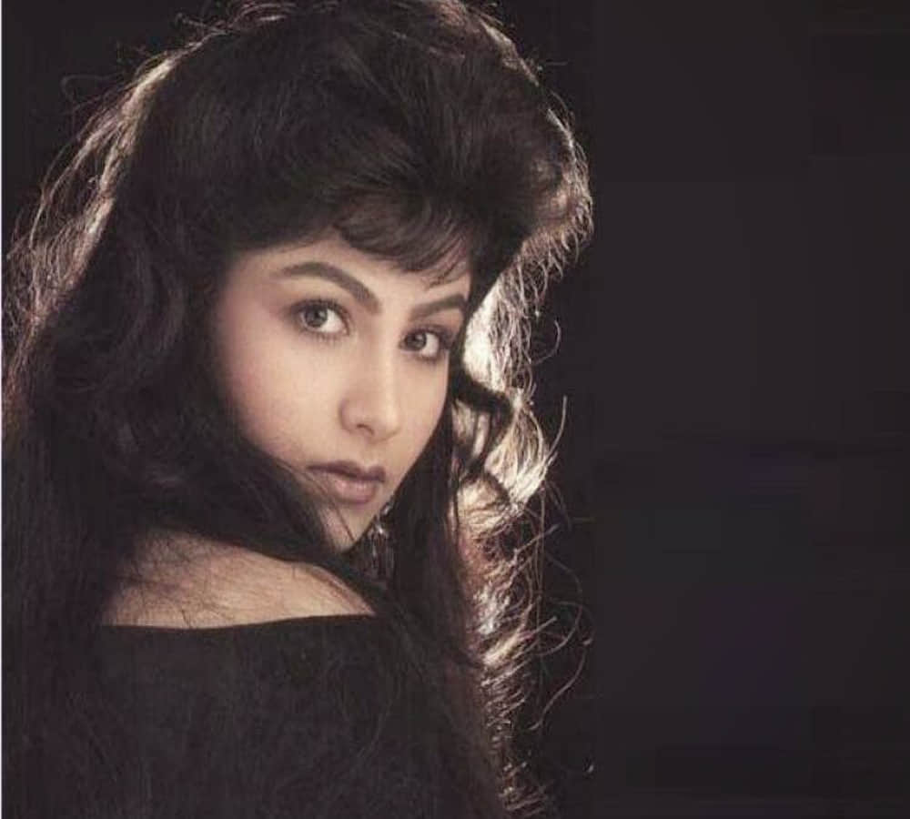 Ayesha Jhulka Here's what made her famous and infamous in bollywood