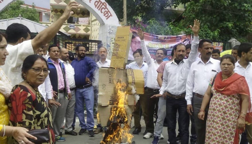  Congregation of BJP workers blow up Congress