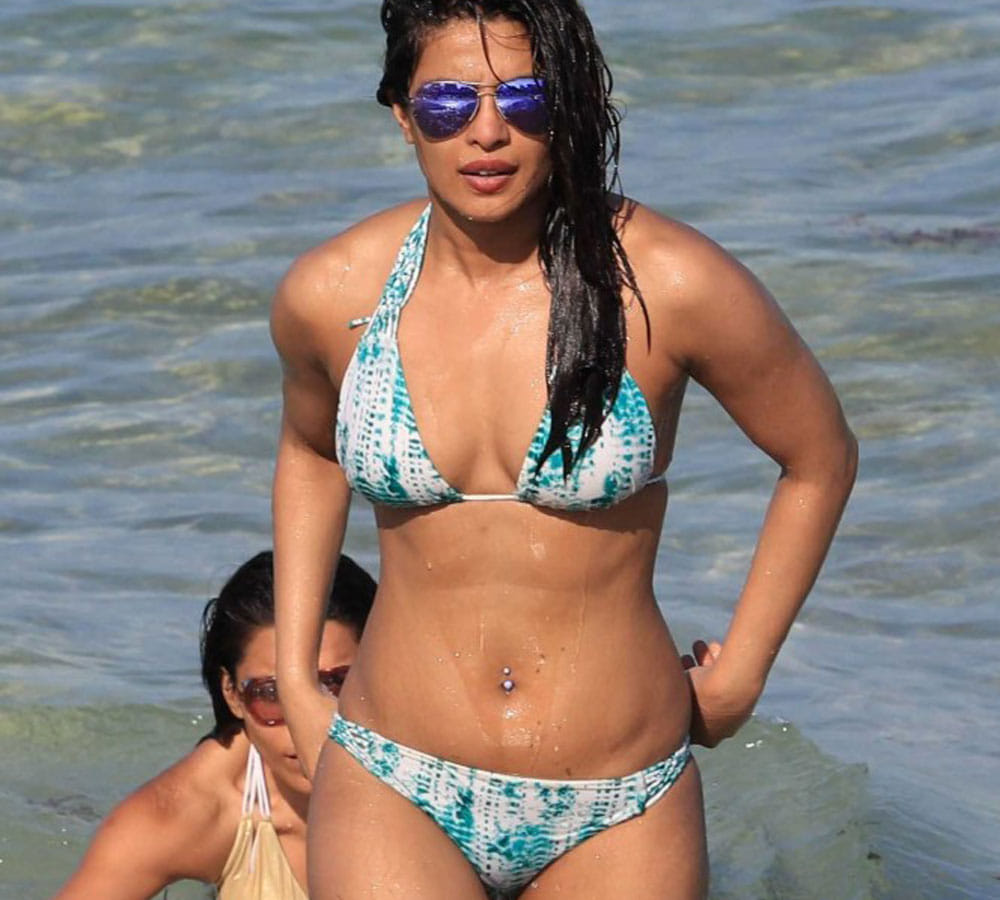 baywatch actress priyanka chopra relaxing in blue bikini see pics 
