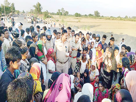Death of girl child in accident, imposed jam, stone pelting